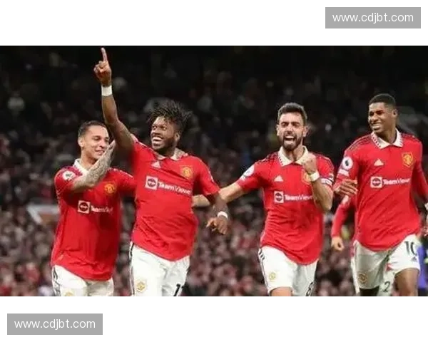 曼联与热刺巅峰对决呈现英超赛场激情攻防与戏剧性转折瞬间多幕画面